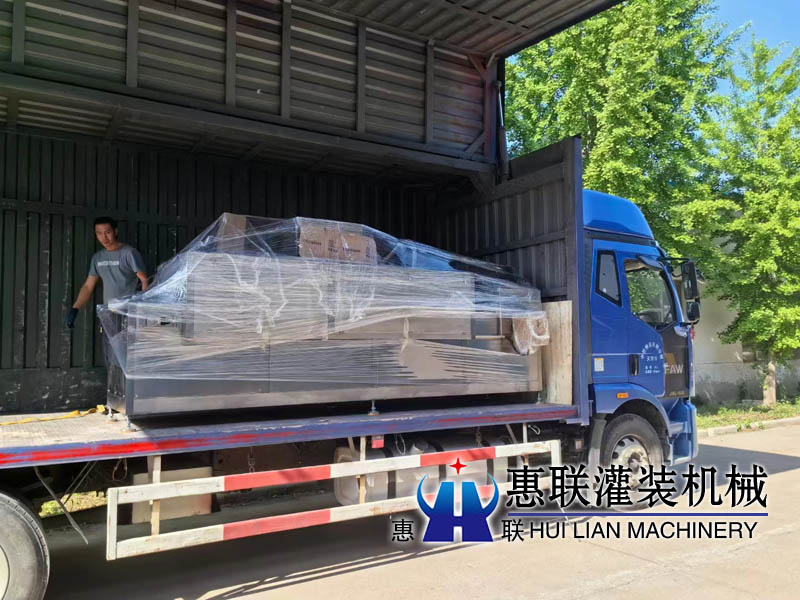 瓶子清洗機烘干機發(fā)往江蘇