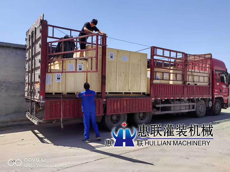 回收啤酒瓶刷瓶機發往青島